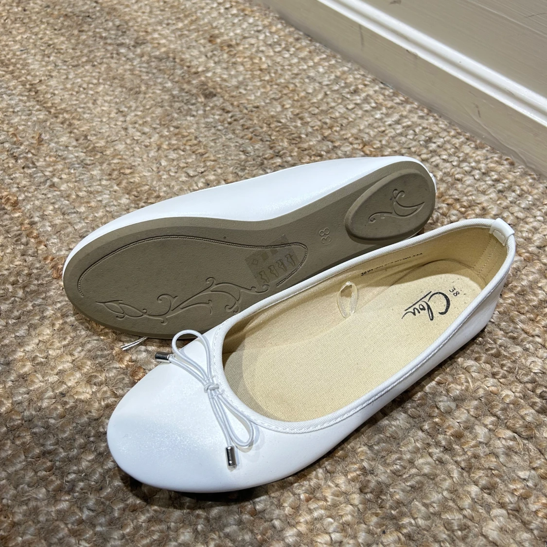 Vita ballerinaskor med rosett