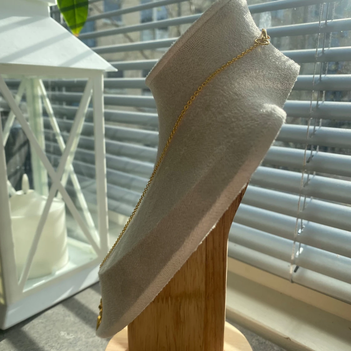 Guldhalsband med rosett - 1