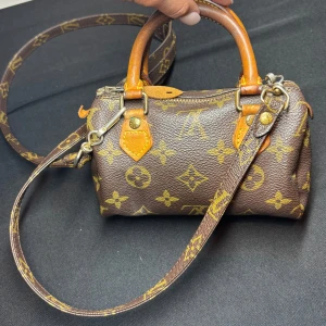 Nano speedy - Fint skick, så söt pch passar till allt! Köpt på vestiare collective och har äkthetskollats så kvitto medföljer.