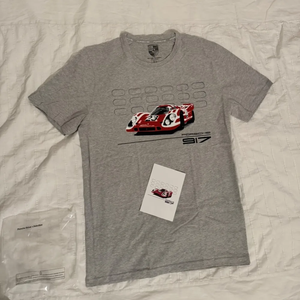 Helt ny Porsche 911 T-shirt. Först till kvarn!đđ». T-paidat.