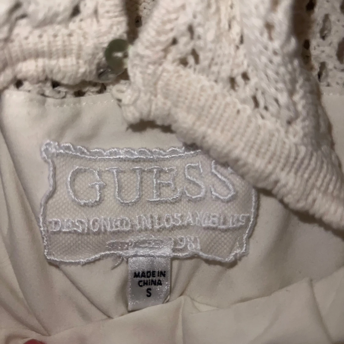 Vit stickad långklänning från Guess - 2