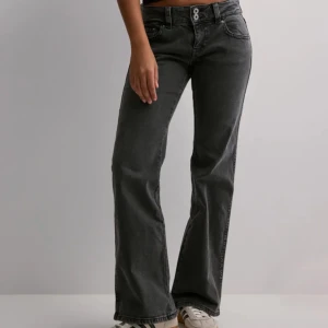 Grå bootcut jeans - Snygga grå jeans med bootcut och låg midja.🥰