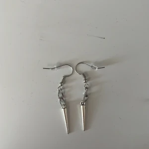 Hemmagjorda silverörhängen😍 - Hemmagjorda silverörhängen, säljs i par💕