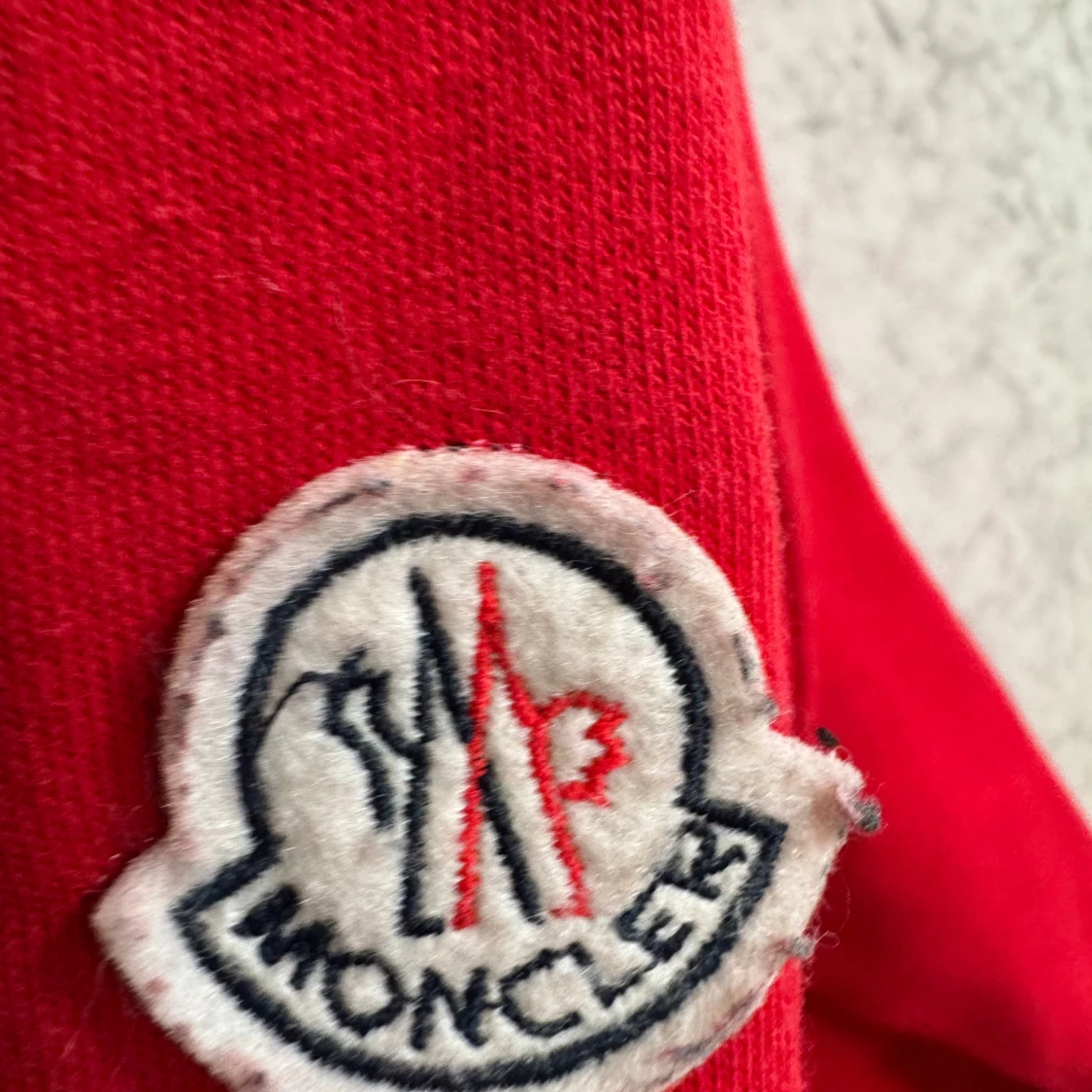 Röd tröja från Moncler - 2