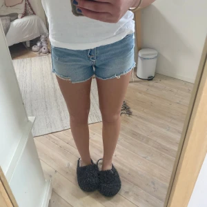 Jeansshorts Zara - Superfina jeansshorts från Zara😍😍 storlek 13-14 år och passar XS/S 🥰