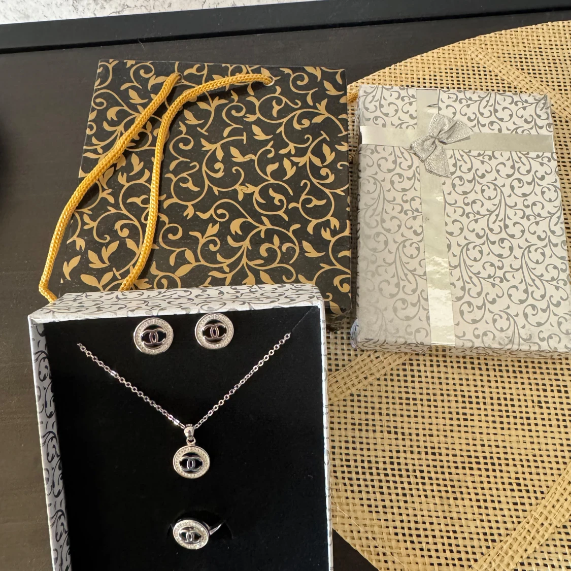 Elegant smyckeset CHANEL i silver