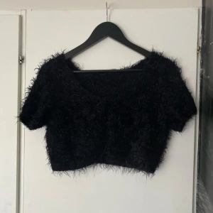 Kort kofta - Supersöt och fluffig kort kofta💕Storlek M men sitter som xs/s