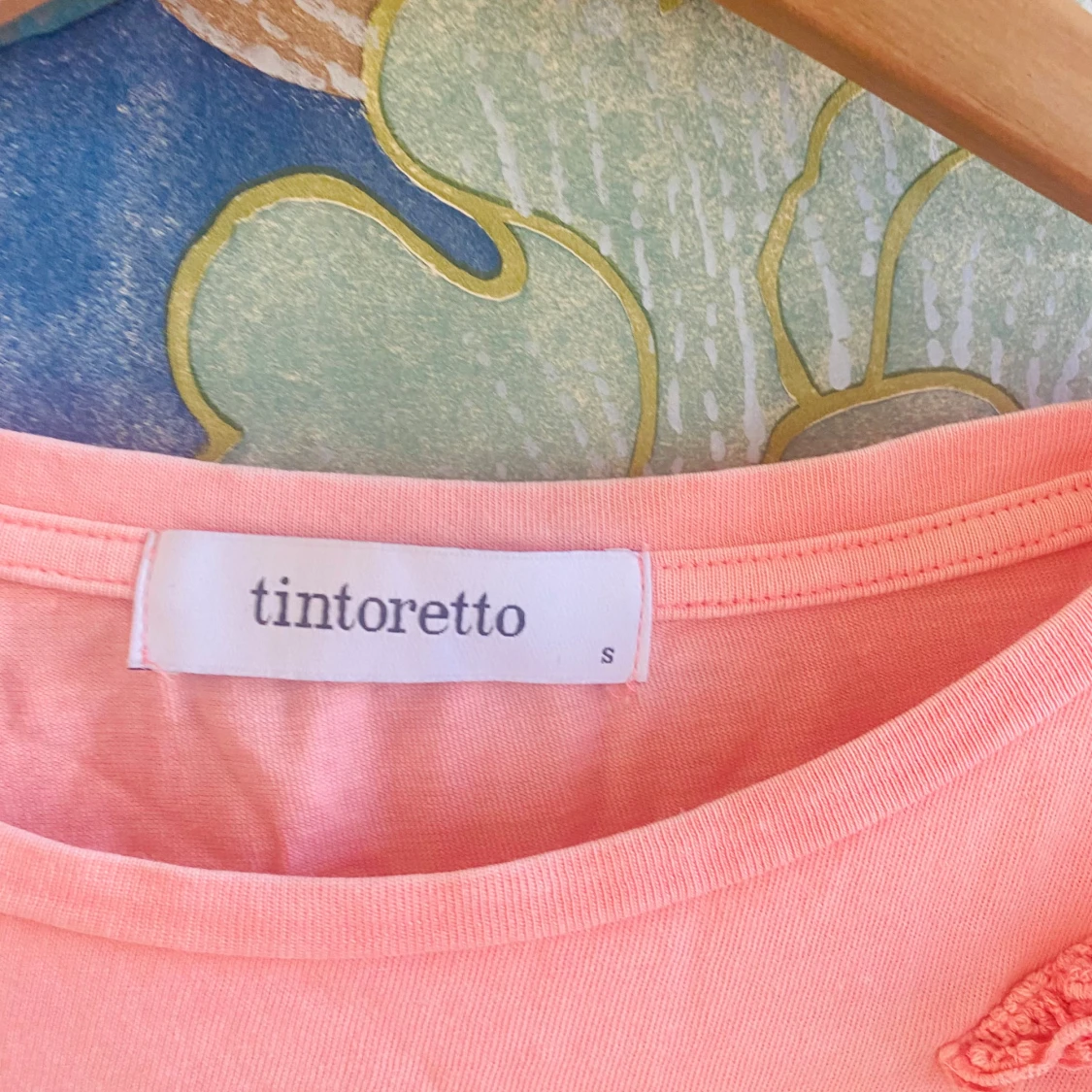 Rosa topp med spetsdetaljer från Tintoretto - 2