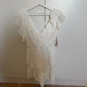 Vit klänning - perfekt till studenten 