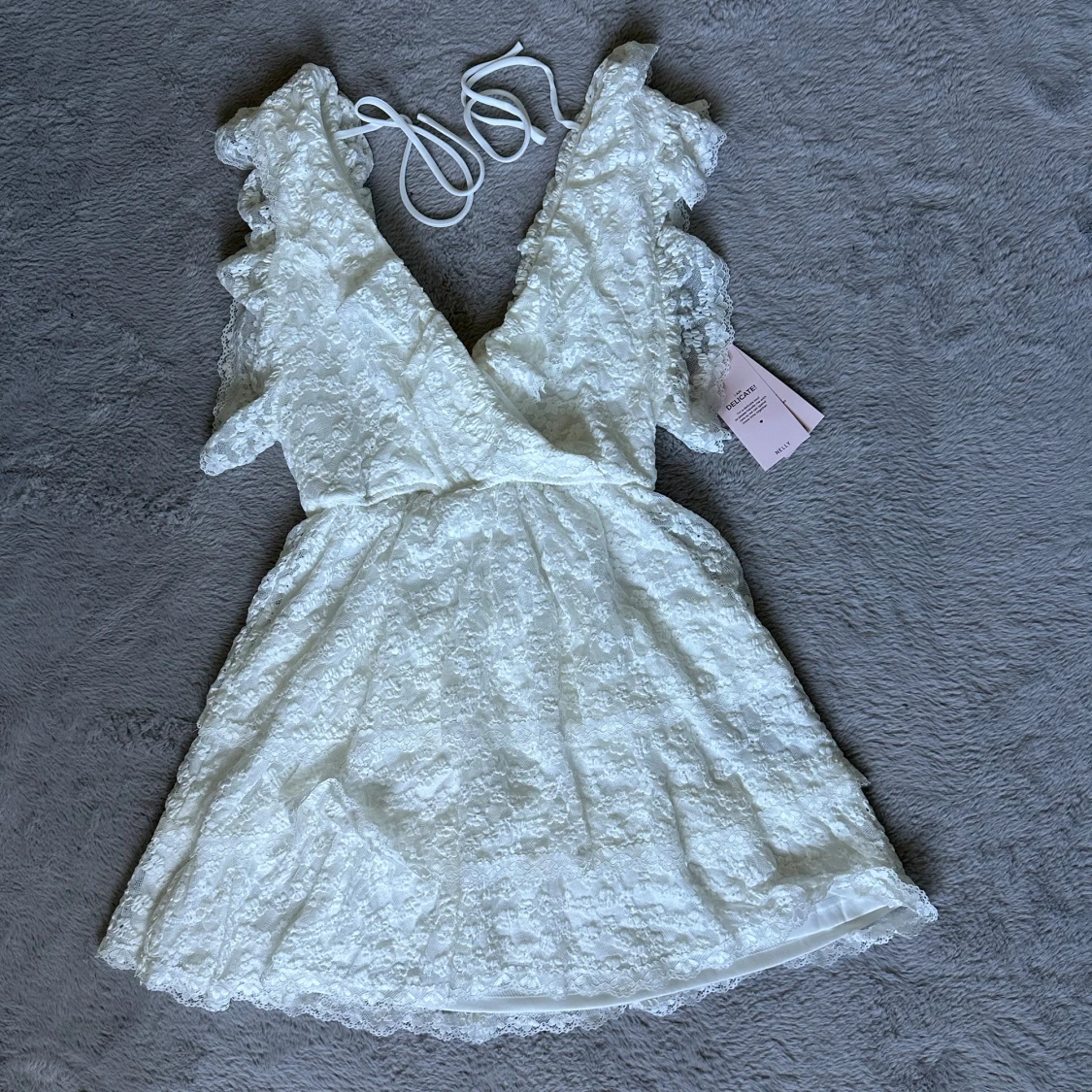 Vit spetsklänning från Nelly 