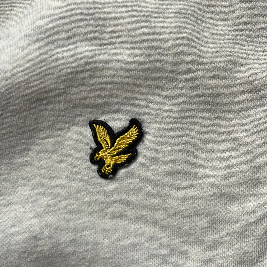 Ljus grå sweatshirt från Lyle & Scott - 2