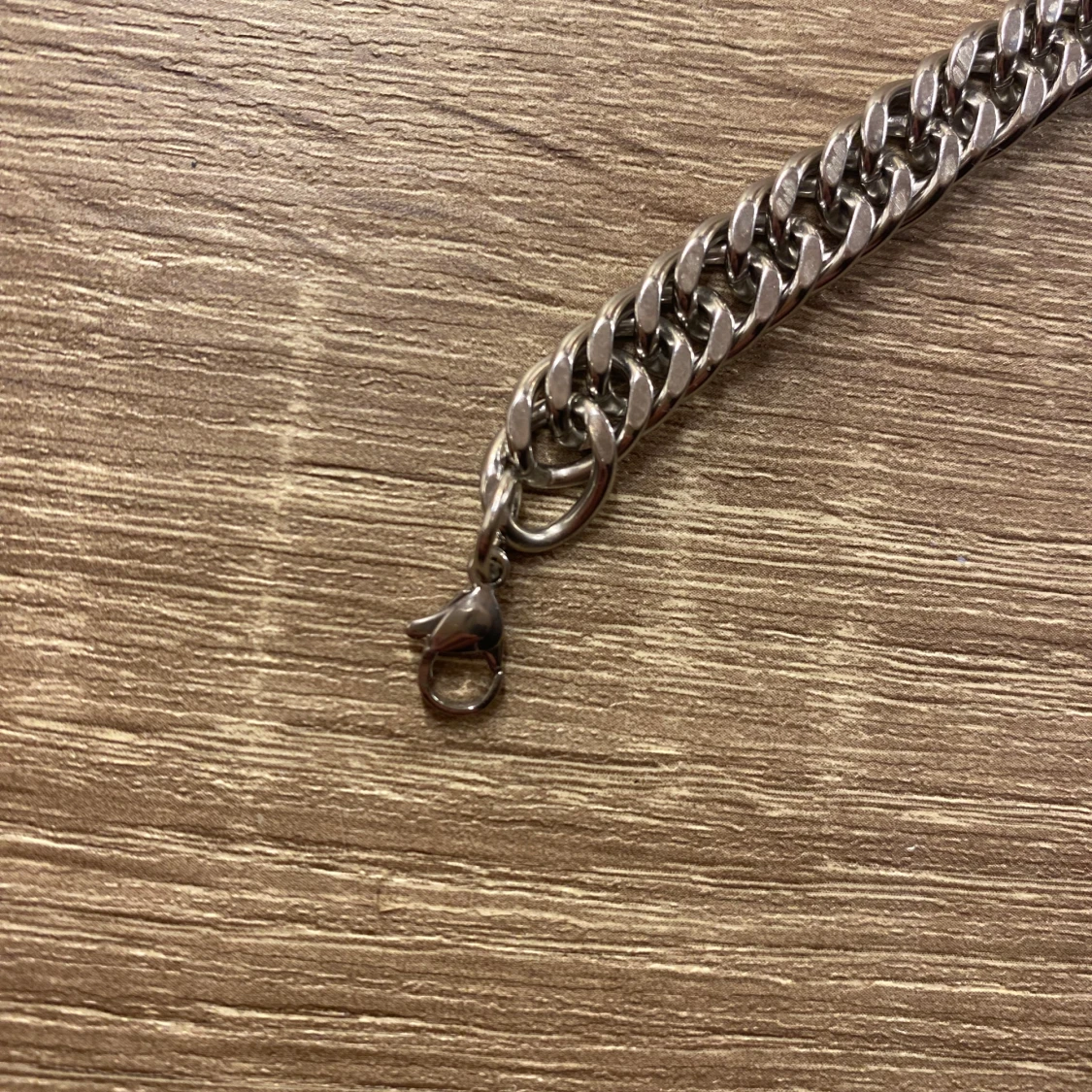 Kedjearmband i silverfärg - 1