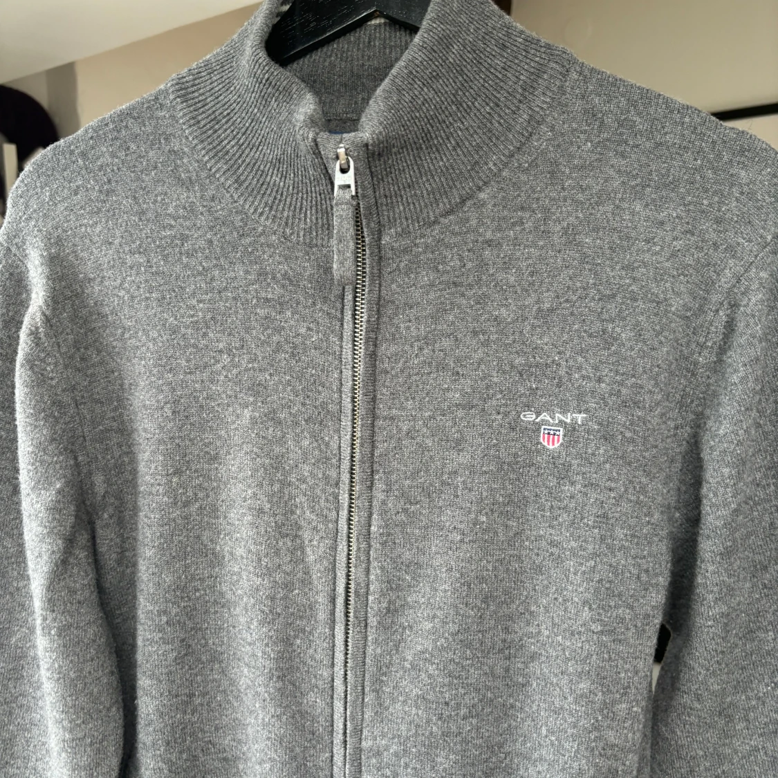 Grå half-zip i lammull från Gant - 2