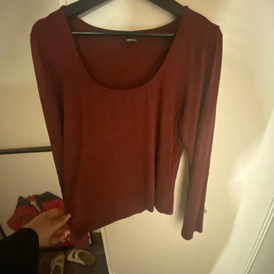 Vinröd långärmad tröja Gina Tricot