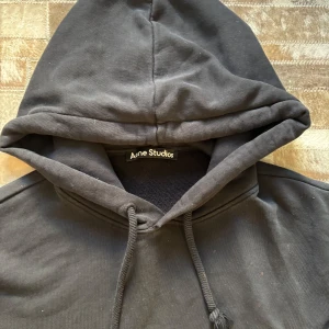 Acne Studios Hoodie - Acne studios hoodie, Size L. Säljer pga köpte fel storlek. Skriv om ni har mer frågor