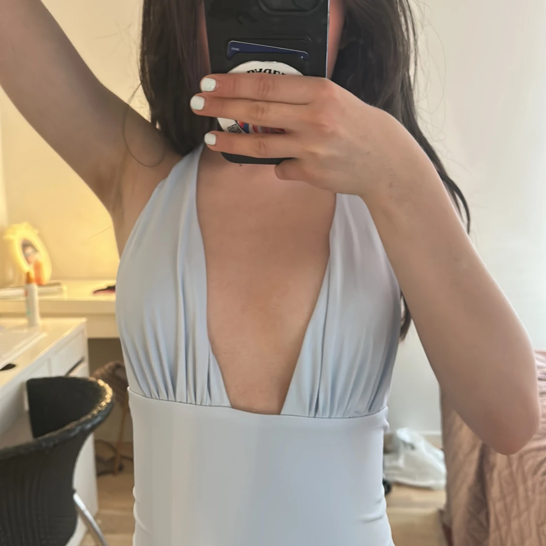 Ljusblå halterneck topp med djup urringning - 2