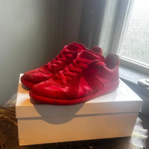 Maison Margiela GATS - Ett par GATS för dig som vill sticka ut lite. Skit feta till sommaren med kanske en comme des garçons t shirt. Självklart äkta och använda men fortfarande bra skick 