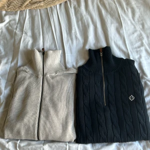 2 Stycken Morris tröjor - Dessa finns nu inne!                                                           - En svart halfzip tröja, nyskick                                                   - En beige fullzip tröja, nyskick                                        - Nypris för båda, 2000kr