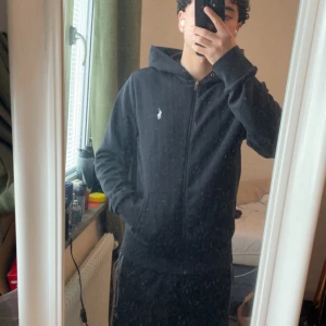 Ralph lauren - Svart ralph lauren zip hoodie utan snörre storlek S