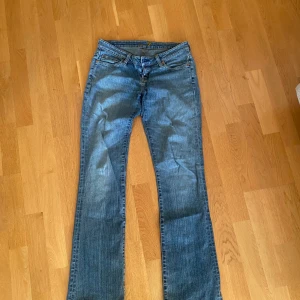 Blå bootcut jeans  - Superfina jeans💕
