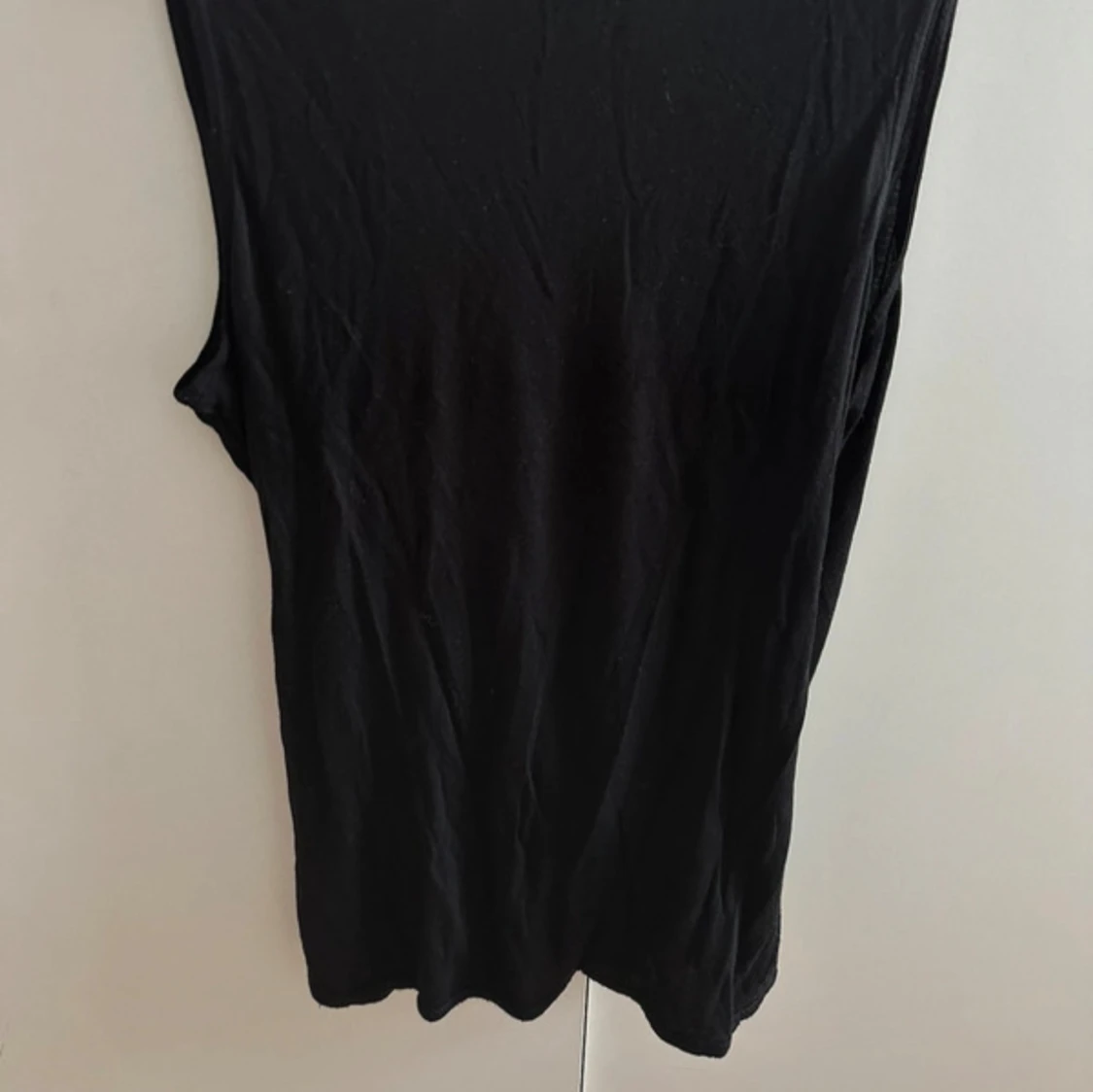 Svart omlott ärmlös topp H&M - 3