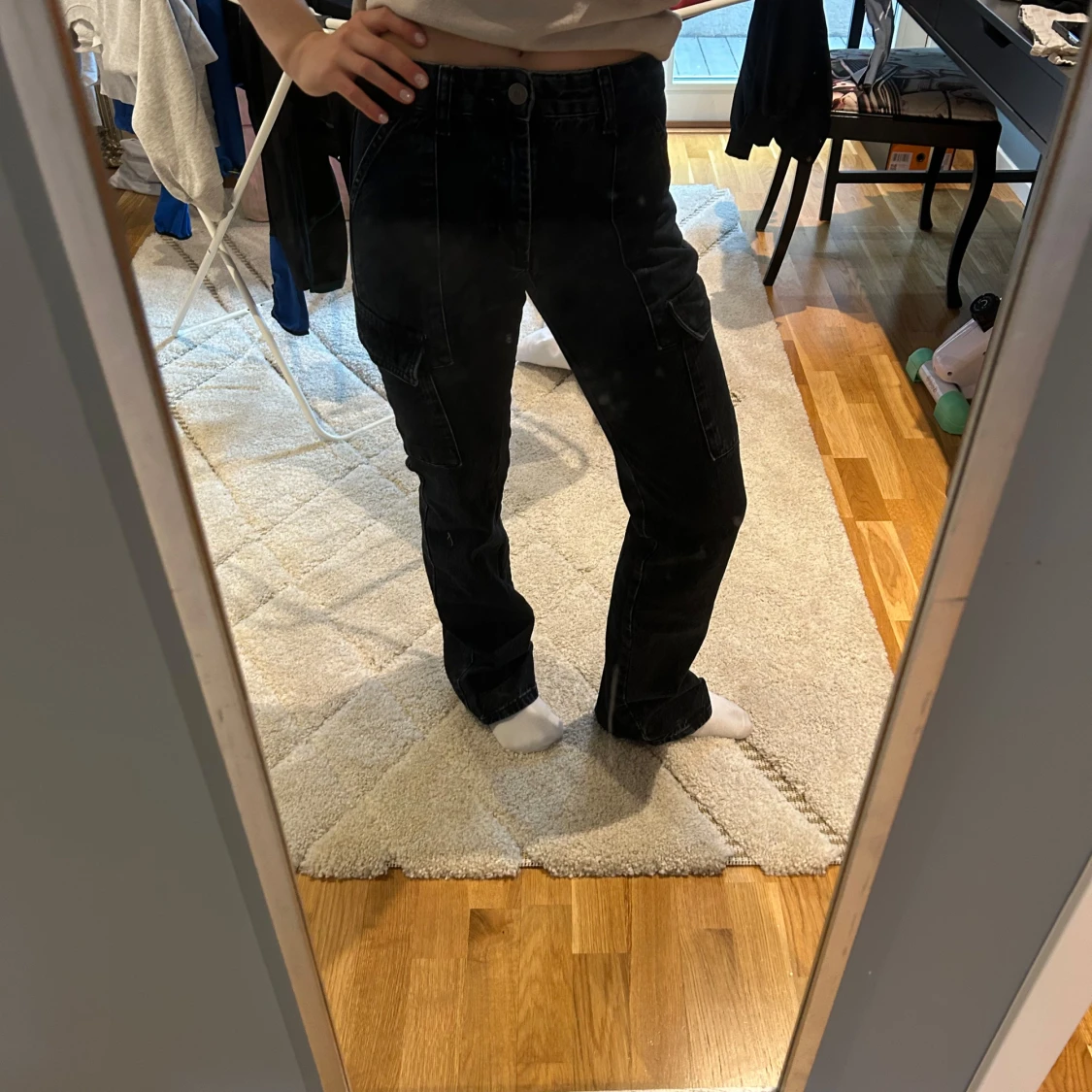 Mörka cargo jeans från Zara - 4