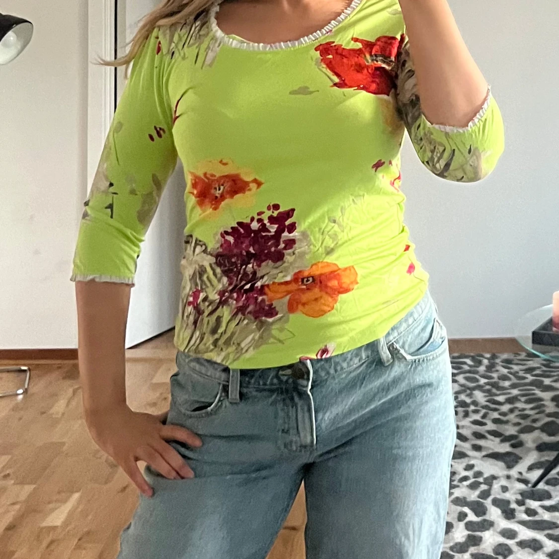 Blommig limegrön topp från New Line - 1