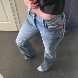 Blå bootcut jeans - Snygga blå bootcut jeans, low waist. I mycket bra skick