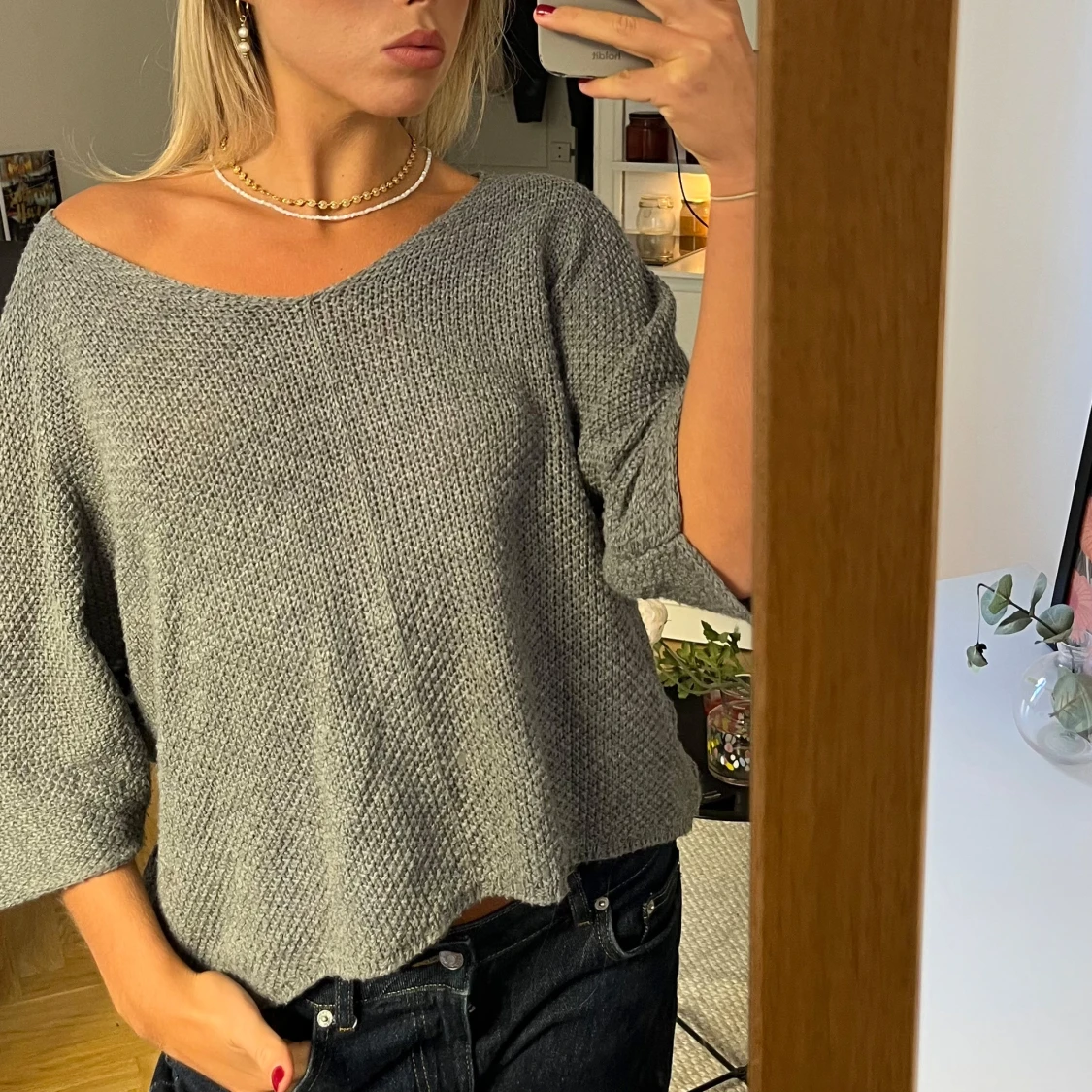 Grå stickad croppad tröja