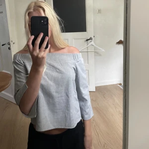 Offshouldertopp - Ny från Sellpy med lappen kvar