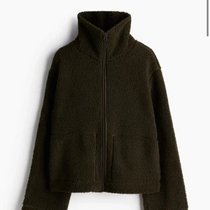 grön teddyjacka HM - använd men fint skick!! Storlek M (jag bär vanligtvis S)💓💓