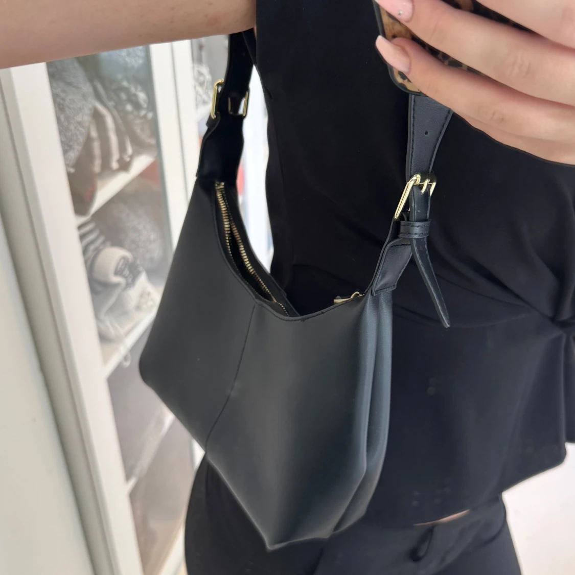snygg svart handväska - 1