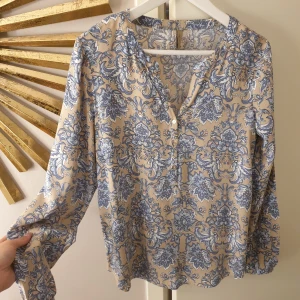 Blus - Jättefint skick 