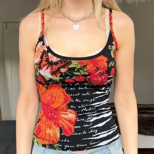 public topp - vintage tom från public 🤍 jag är 171cm & stl S/36/28 för referens 🤍 läs POLICY & FRAKT (i gillade inlägg) innan du skriver 🤍 använd gärna ”Köp” 🤍 