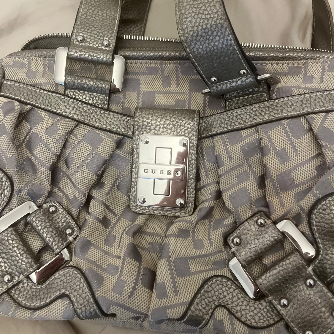 Guess, Beige och grå axelväska - 3