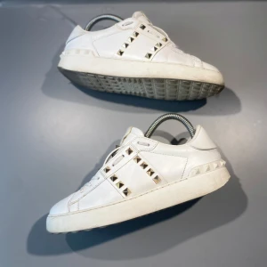 Valentino skor - Hej! Säljer nu mina skor från märket Valentino, storlek 36 bra skick, givetvis äkta. Tveka inte på att höra av dig om du har frågor eller funderingar kring skorna! 