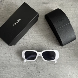 Solglasögon  - Helt ny