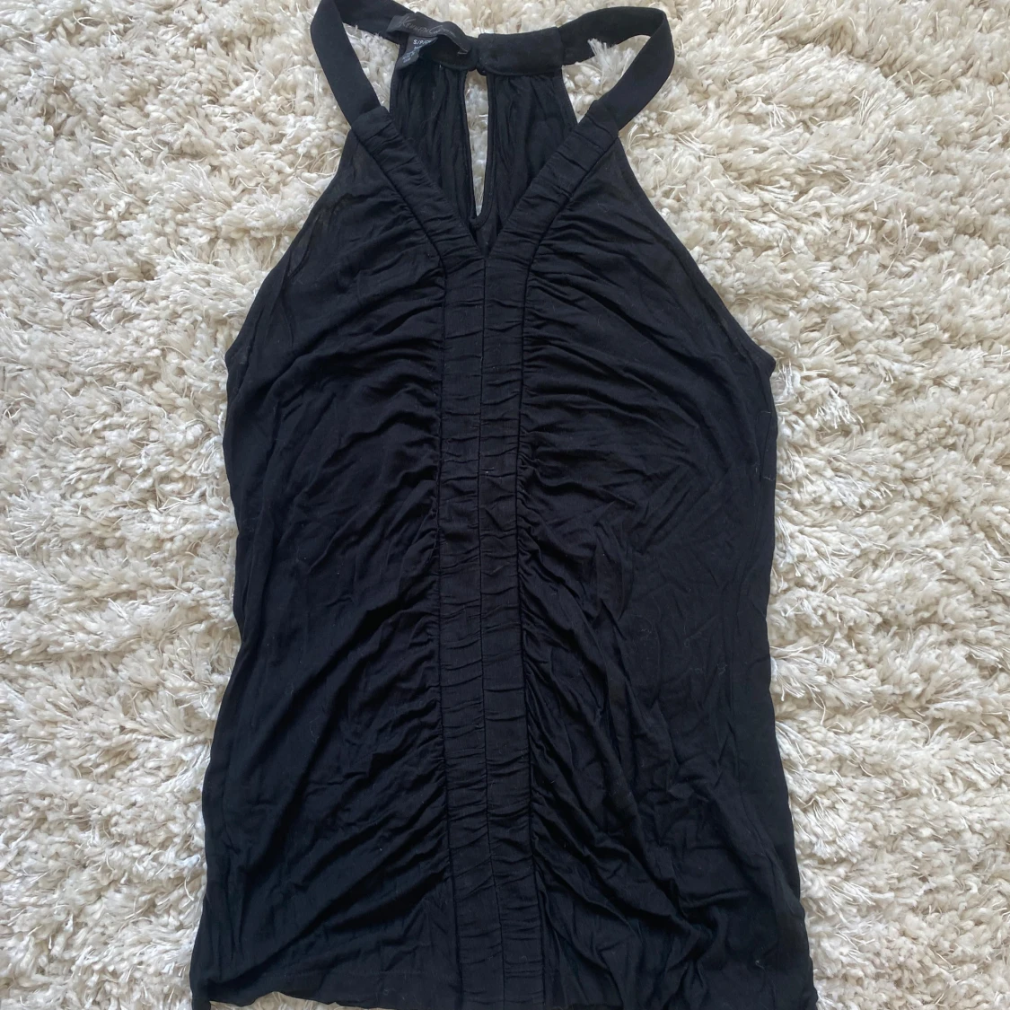 Svart halterneck topp från Kenneth Cole