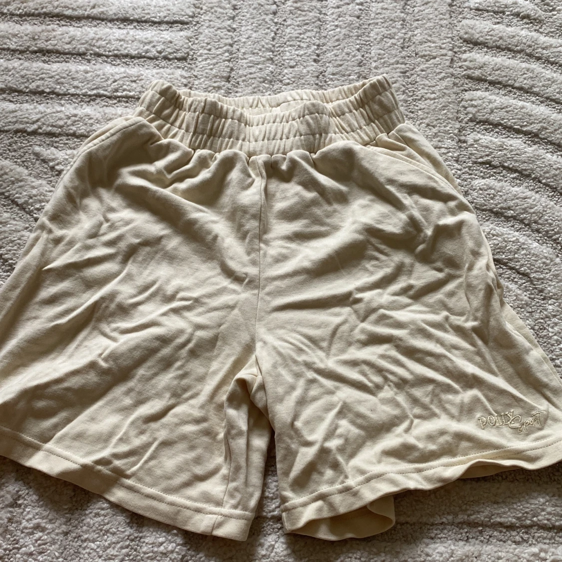 Beige shorts från Oh Polly