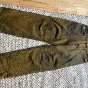 93 polar byxor - Säljer mina polar byxor pga att ja inte använder dom längre. Lite slitna där nere men i övrigt bra skick. 