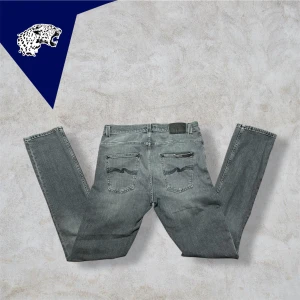 NUDIE GRIM TIM - Feta Nudie jeans Grim Tim | Skick: 8/10 | Strl W33 L34 | Kan ge mått om det önskas | Hör av dig om du undrar någonting! 