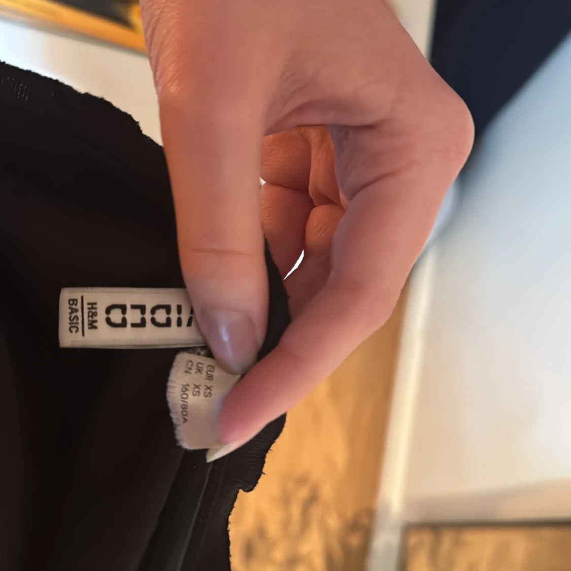 Svart croppad topp från H&M - 3