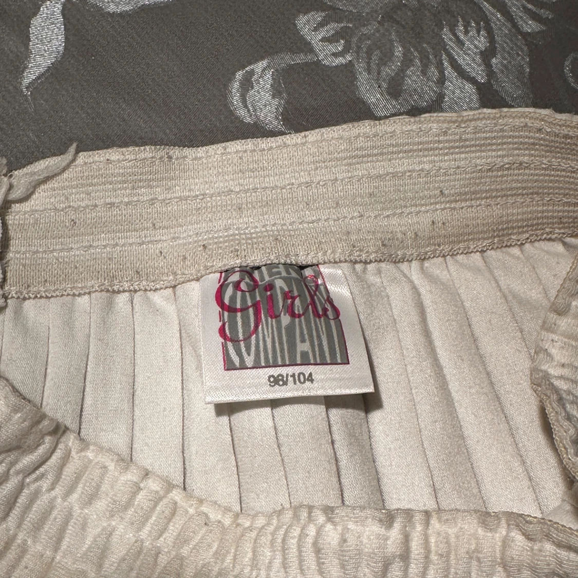 Vit plisserad kjol från Y.F.K. - 1