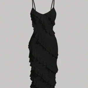 Svart klänning med volanger - Elegant svart klänning med smala axelband och volanger som ger en stilfull look. Perfekt för festliga tillfällen.