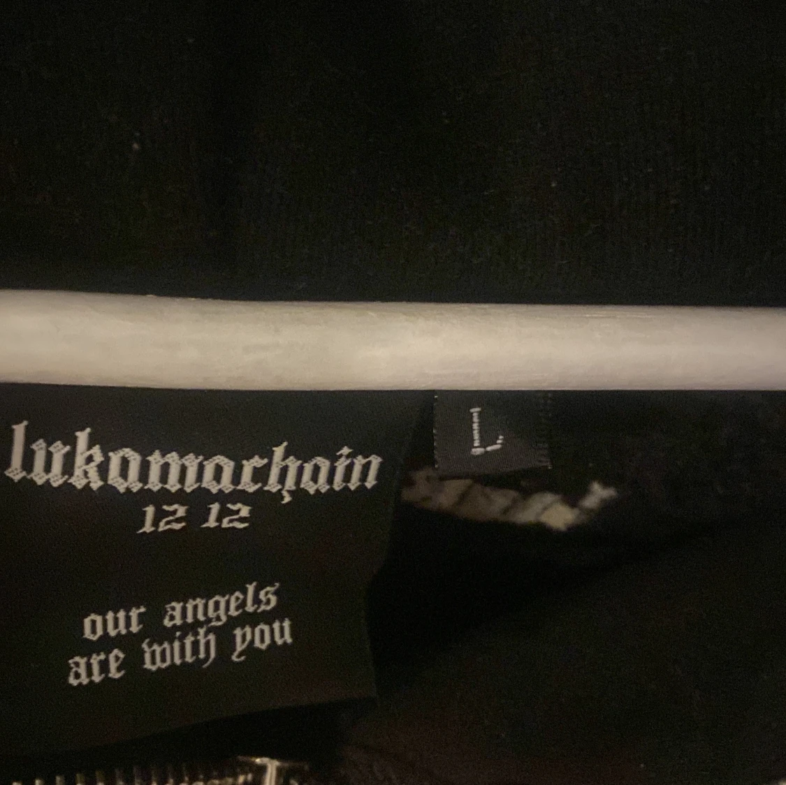 Svart hoodie med stjärnmotiv - 2