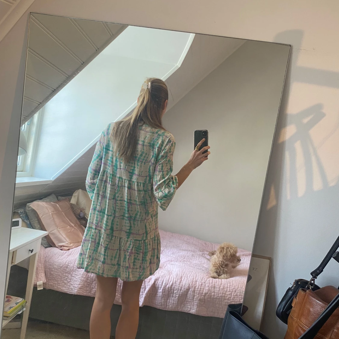 Mönstrad klänning med knappar - 1