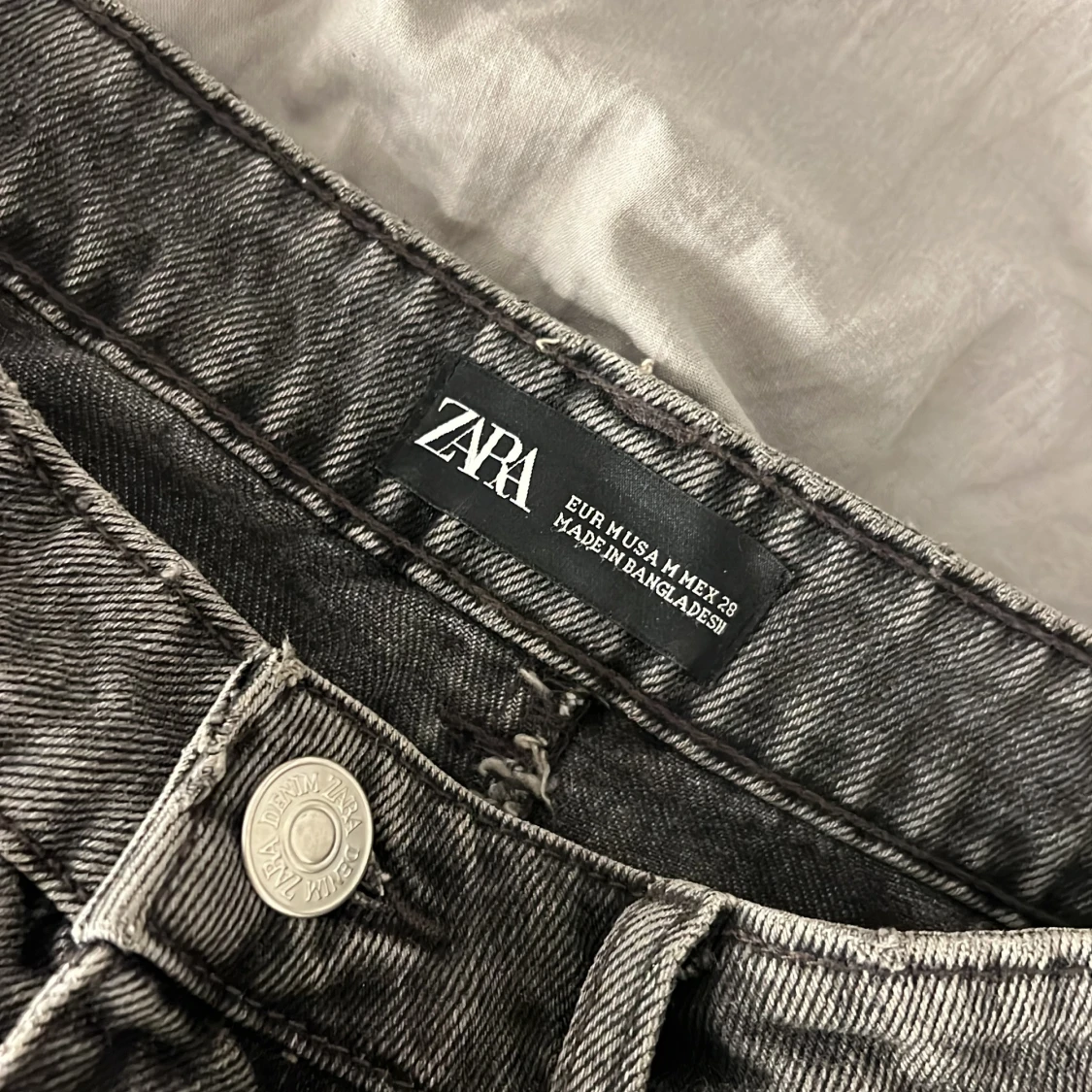 Grå jeanskjol från Zara  - 1