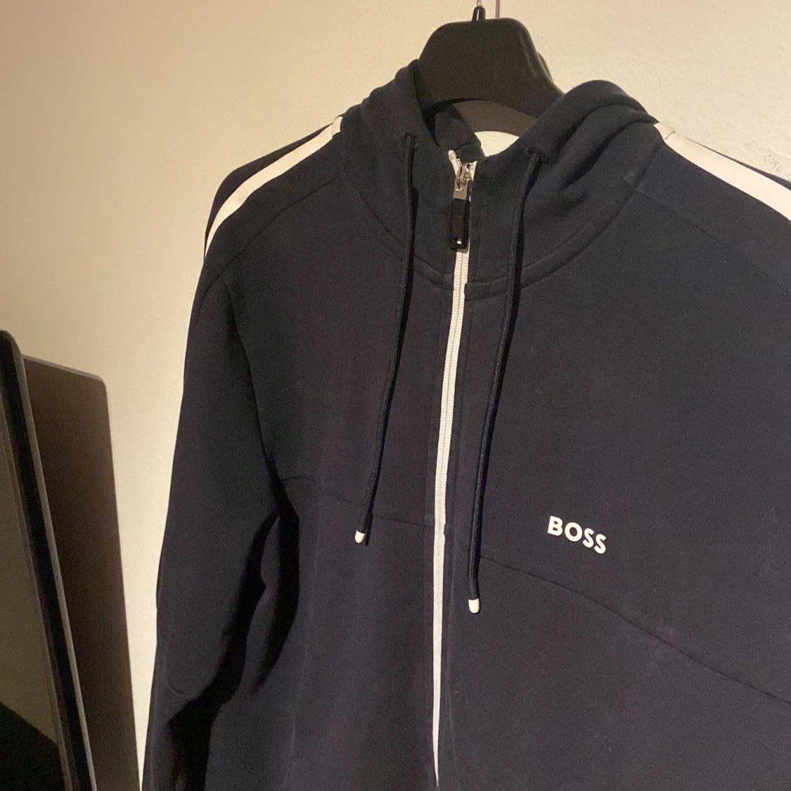 Mörkblå hoodie från Boss - 3