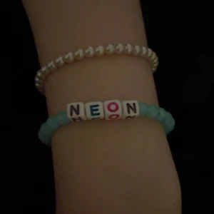 Hov1 armband  - Hov1 armband till konserten i sommar finns i olika färger🩵