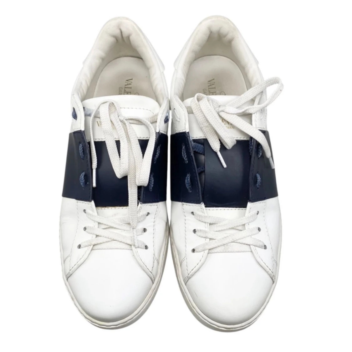 Vit och marinblå Valentino sneakers med nitar - 4